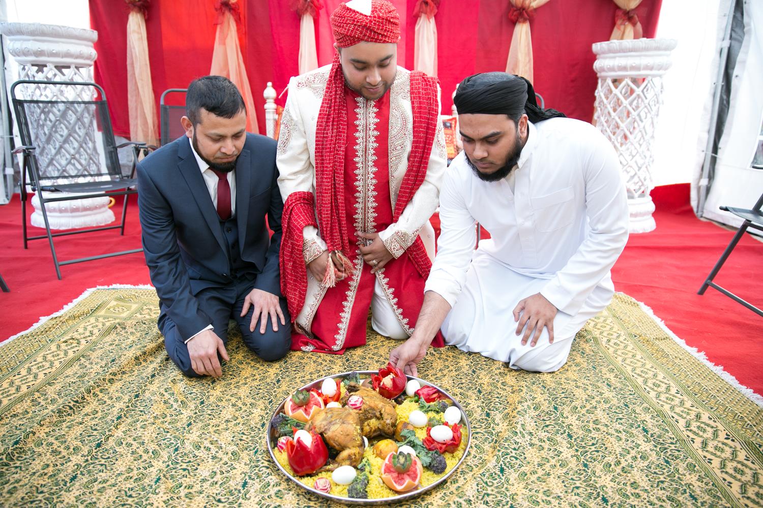 Wedding Photography of Bengali Groom and brothers eating thaal by MAKSAM Photography