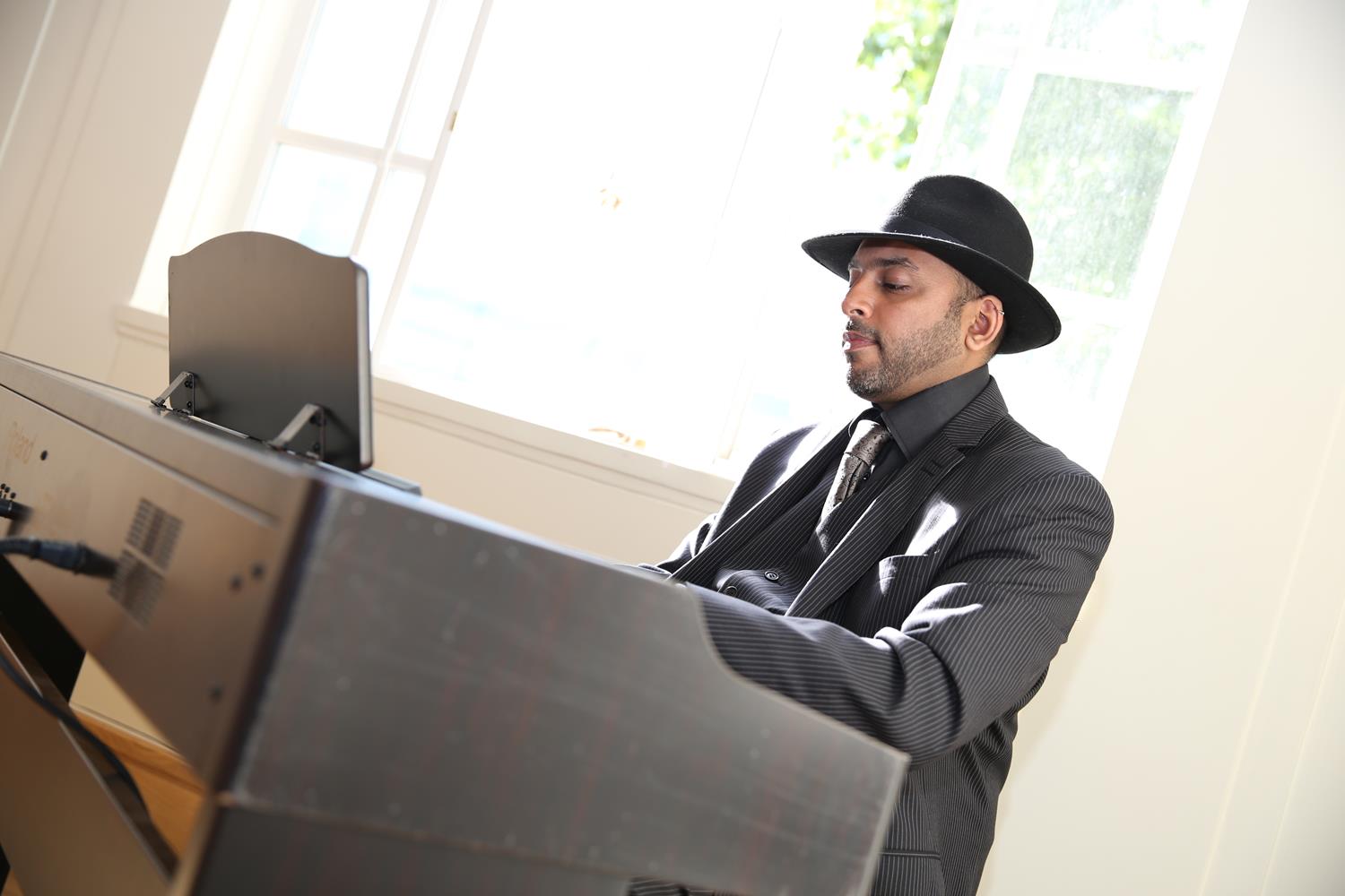 Pianist at Indian Wedding by MAKSAM Photography London