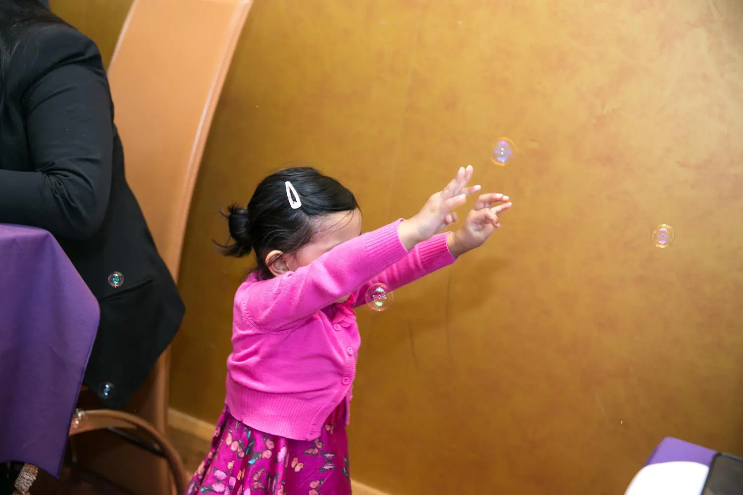 Kid playing with bubble at Wedding by MAKSAM Photography