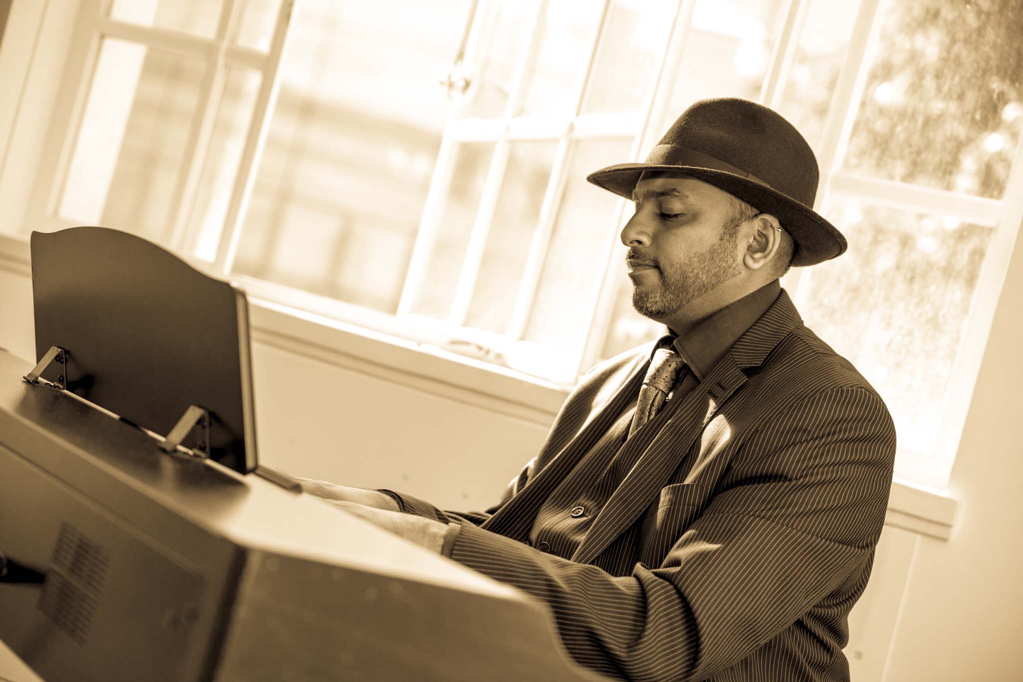 Pianist at Indian Wedding by MAKSAM Photography London