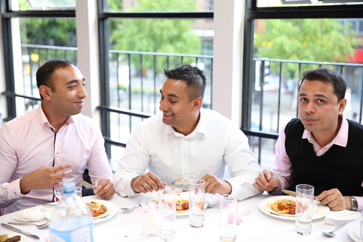 Guests at Asian Wedding Dinner Table by MAKSAM Photography